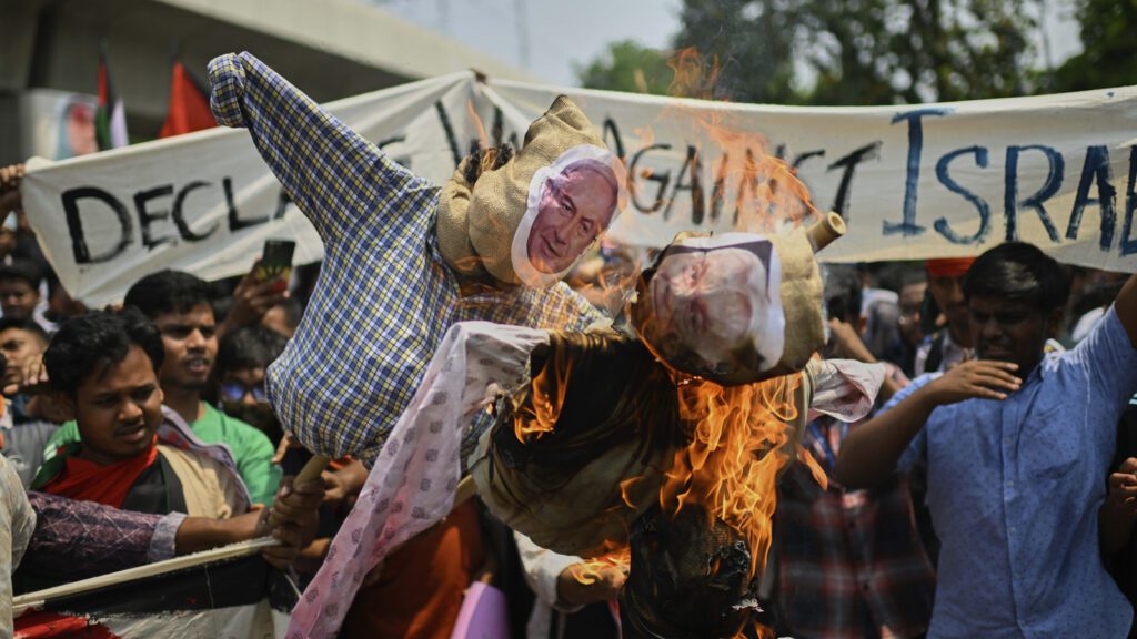 Bangladesh Israel Protest 0 1745043700128 1745044014435.jpg